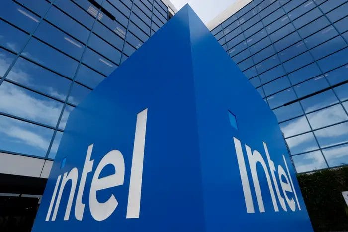 Intel reports earnings beat but flags manufacturing issue impacting future outlook