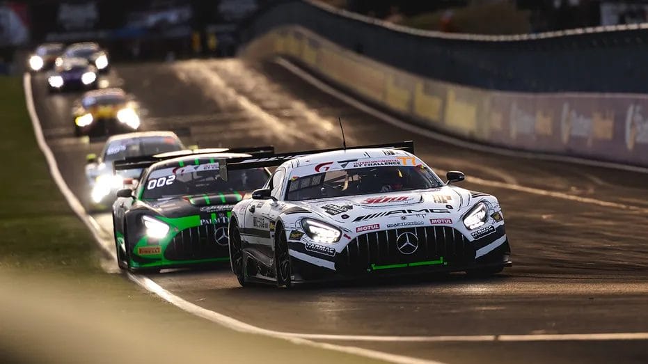 Terrifying crash halts endurance race with red flag raised