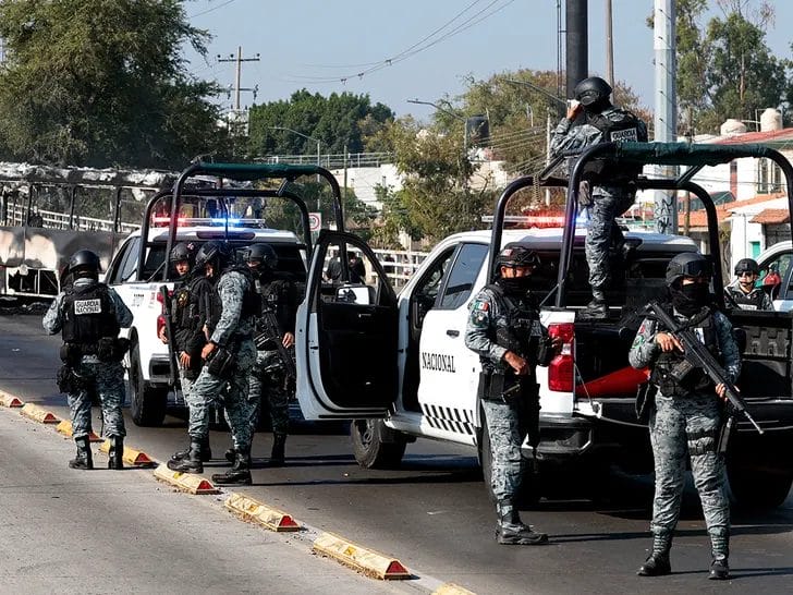 American Tourists Trapped in Mexico Amid Chaos Following Drug Kingpin’s Assassination