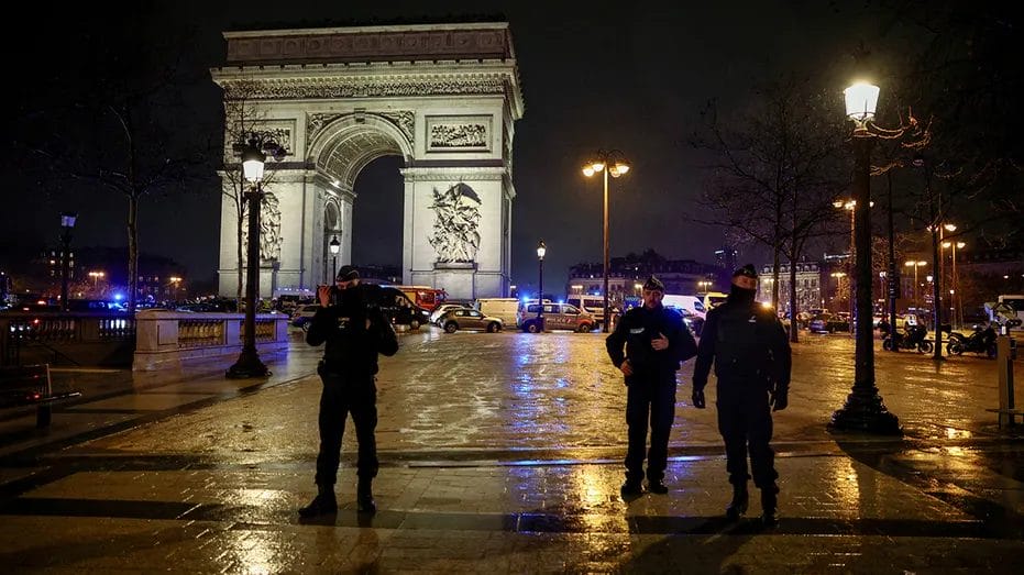 Terror convict recently released shot dead by Paris police after alleged knife attack near Arc de Triomphe