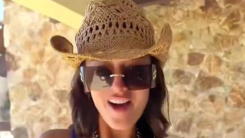 Kristin Juszczyk’s sizzling blue bikini vacation with 49ers stars