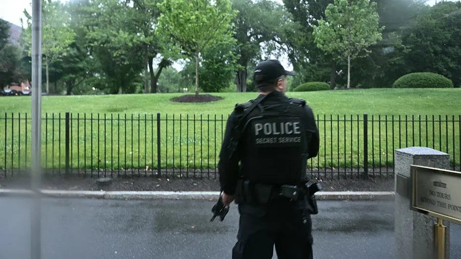 ABC reporter ducks for cover during White House gunfire
