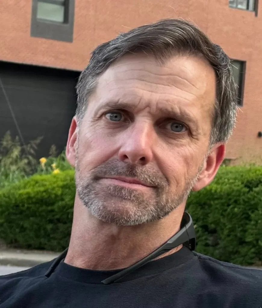 Armed and dangerous’ special forces vet on the run after shooting wife