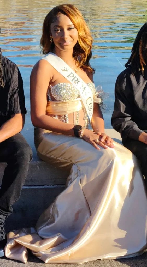 Prom queen, aunt, and driver killed in Missouri crash